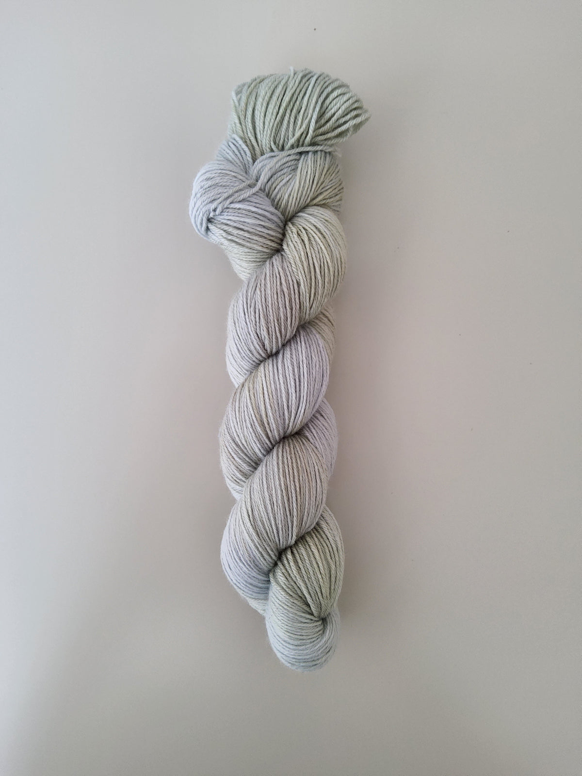 Bambus Sockenwolle 4fädig - 💜🌿 Lindenholz & Rotkohl – Flieder küsst Frühling