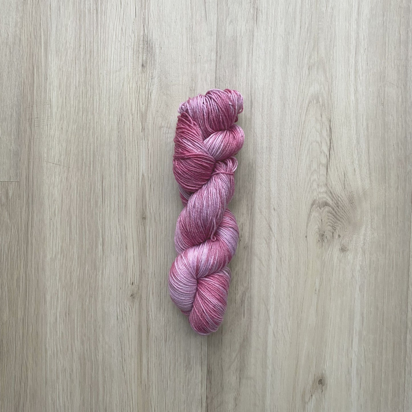 Bambus Sockenwolle 4fädig - 💗 Flieder / Pink – wo Romantik tanzt