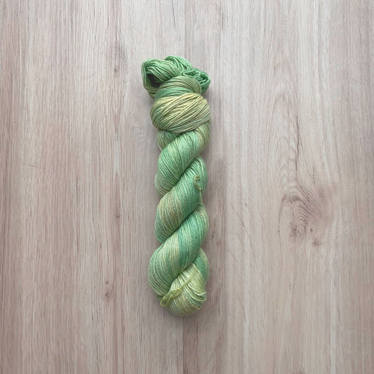 Bambus Sockenwolle 4fädig - 🍏 Hellgrün & Grün – frisch wie ein neugieriger Gedanke