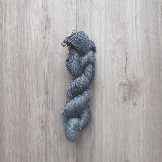 Bambus Sockenwolle 4fädig - 💙 Blau / Taubenblau – leise, klar und unendlich