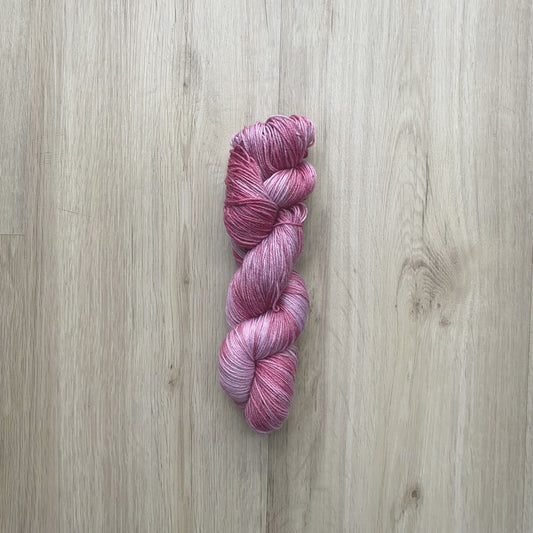 Bambus Sockenwolle 4fädig - 💗 Flieder / Pink – wo Romantik tanzt